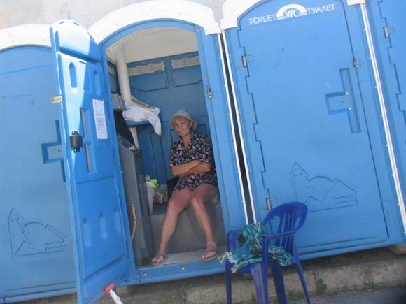 Приколы в пляжных туалетах — photo 14