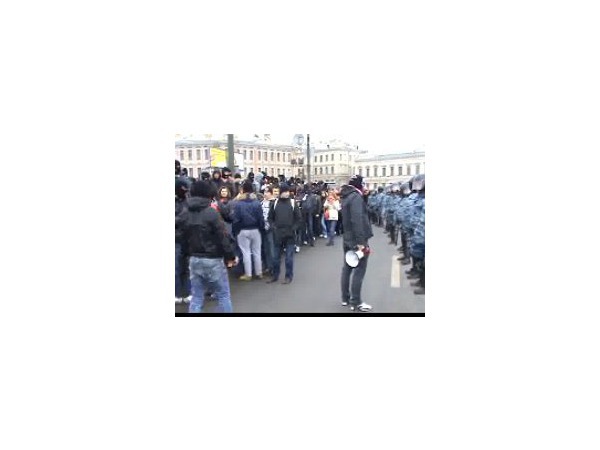 Видео задержания спартаковских фанатов на Тучковом мосту