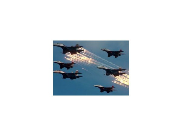 Военно-морской салон набрал высоту - там выступили знаменитые "Стрижи" и "Русские витязи"