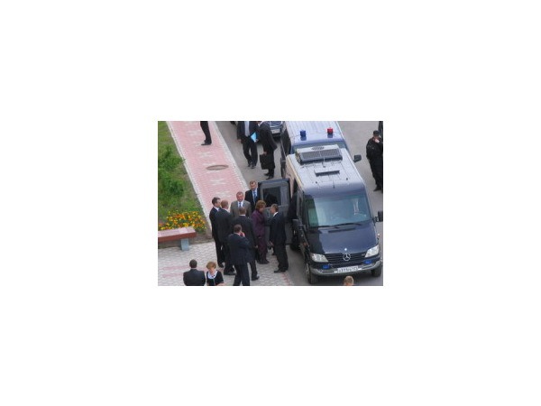 В Колпино перед приездом Путина улицу помыли 15 раз