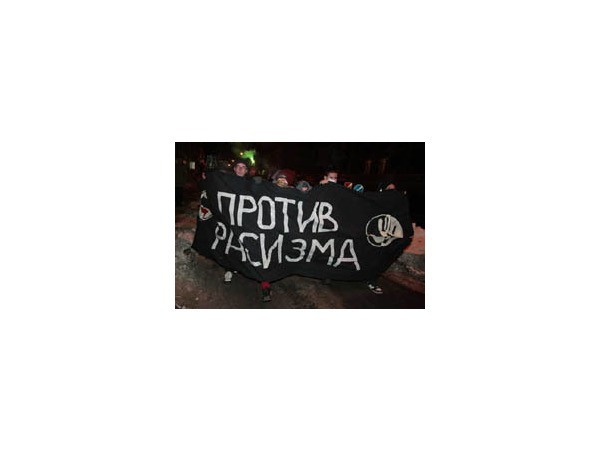На Марата небольшая пробка - антифашисты перекрывали движение