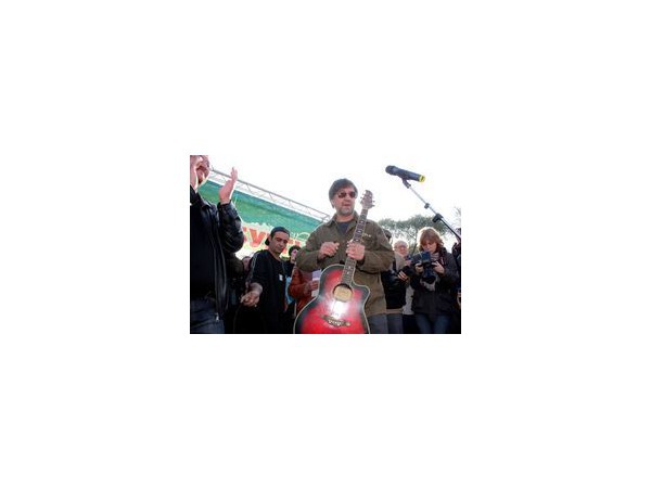 Акция в защиту Петербурга собрала больше тысячи человек