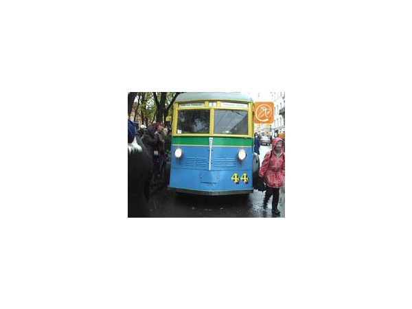 По Петербургу проехали ретро-троллейбусы