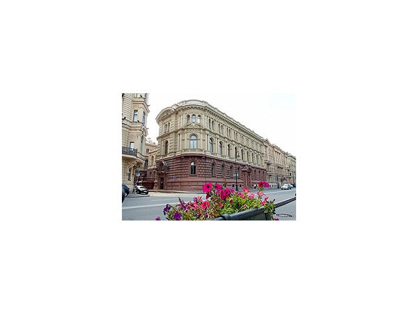 Дворец застрял в судах