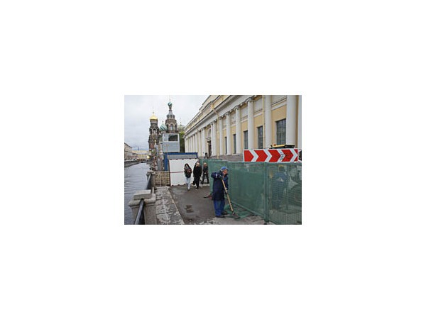 Петербуржцы увидели «обновленную» набережную канала Грибоедова