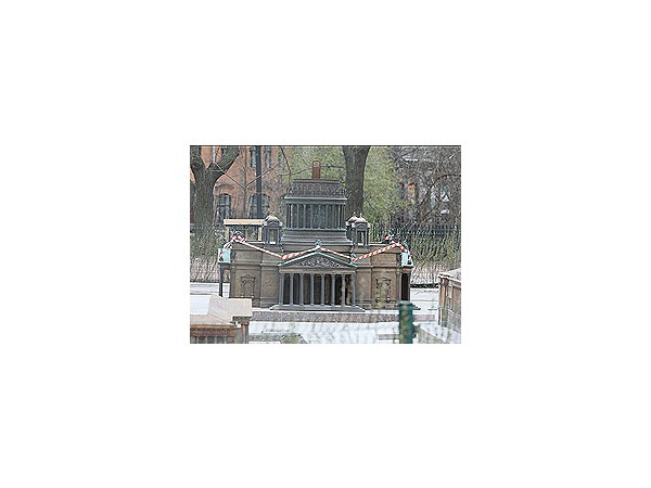 Строительство мини-города в Александровском саду началось