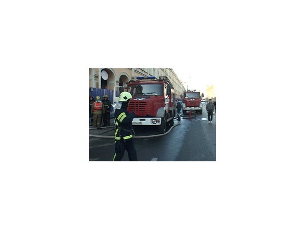 В Апраксином дворе тушили пожар по повышенному номеру сложности