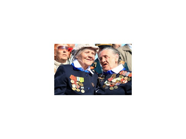Женское лицо и "цифра" - парад Победы на Дворцовой