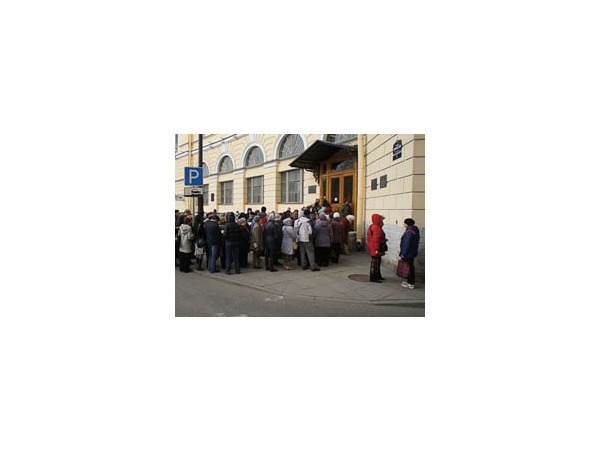 Петербуржцы собрались у КГИОП, чтобы записаться на редкие экскурсии