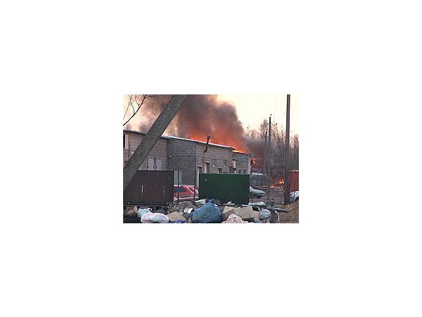 В Ручьях во время пожара в гараже взорвался газовый баллон