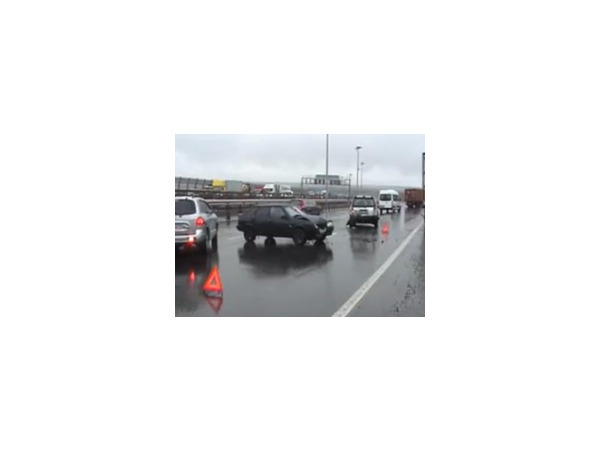 Очевидцы насчитали больше десятка ДТП на Вантовом мосту. ВИДЕО