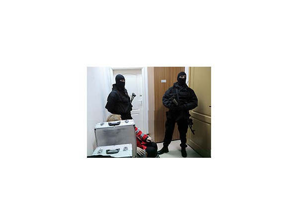 В ГКУ «ДОДД» искали подписи мертвеца
