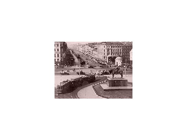 Смольный хочет поговорить о месте Александра III
