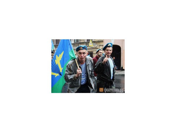 Программа мероприятий дня ВДВ в Петербурге 2 августа 2014 года - почему десантники не будут купаться в фонтанах