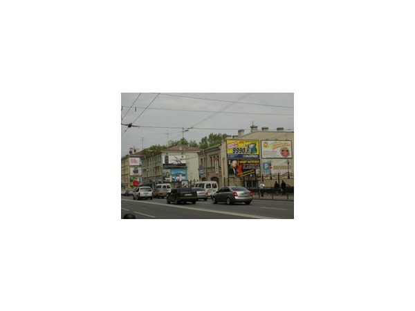 Суд пустил вывески на дома петербуржцев