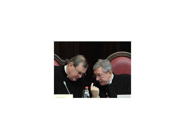 Судья Ярославцев вновь сбивает шаг КС
