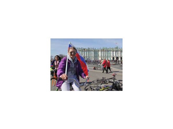Три тысячи велосипедистов выехали на улицы Петербурга