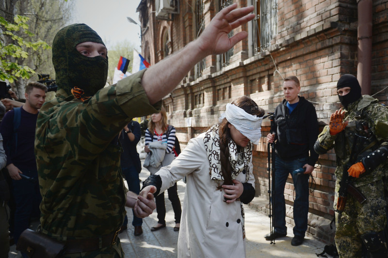 Активисты Славянска задержали ярую сторонницу Евромайдана (Иллюстрация 4 из 4) (Фото: Валентина Свистунова/ ДП)