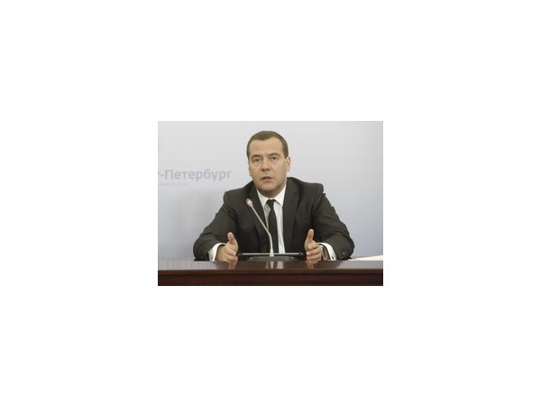 Дмитрий Медведев выступил против запрета на импорт медицинских препаратов из-за рубежа, но за "лекарственную независимость" России