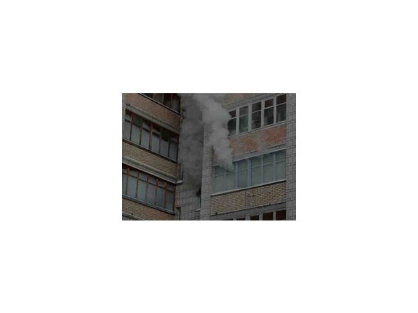 Женщина пострадала в результате пожара в доме на юго-западе Москвы