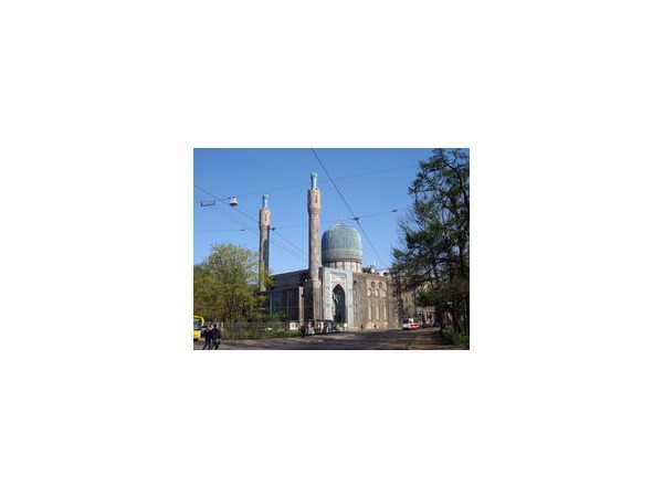 28 июля 2014 года мусульмане празднуют Ураза-байрам в Москве, Санкт-Петербурге и других городах России, официальные поздравления от Путина и Медведева верующие уже получили