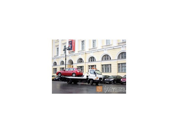 Зодчего Росси оцепили эвакуаторами