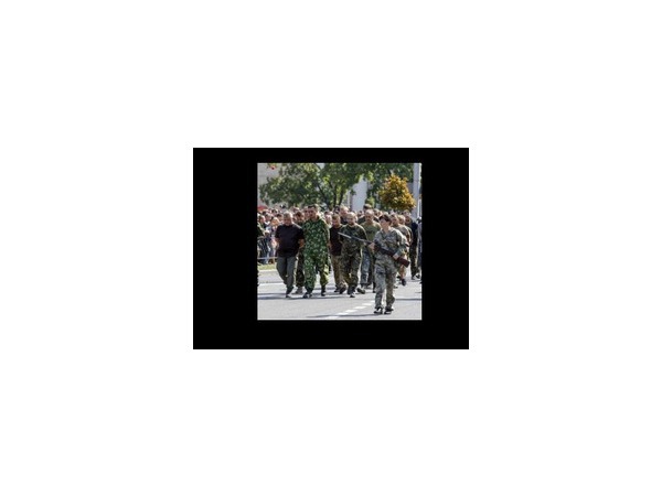 Марш-парад военнопленных в Донецке стал "юго-восточной альтернативой" официальному параду в Киеве 24 августа 2014 года