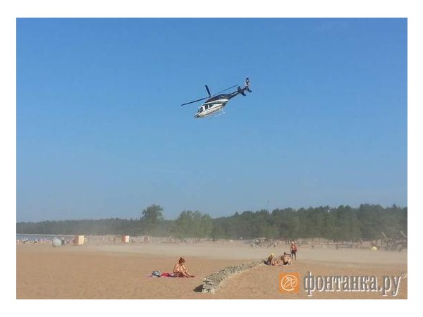 Очевидец: На пляж в Солнечном за отдыхающим прилетел вертолет
