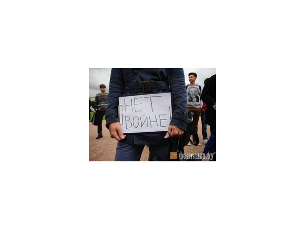 На Марсовом поле митинговали против войны и пармезана