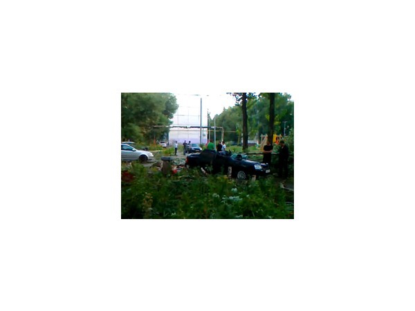 Ураган в Самаре повредил 70 автомобилей