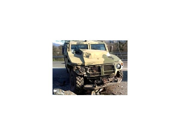 Компания из 4 человек на бронированном "Тигре" на скорости свыше 110 км/час устроила аварию на Фурмановской улице в Ростове-на-Дону 21.09.2014 года: протаранено несколько машин, есть погибшие