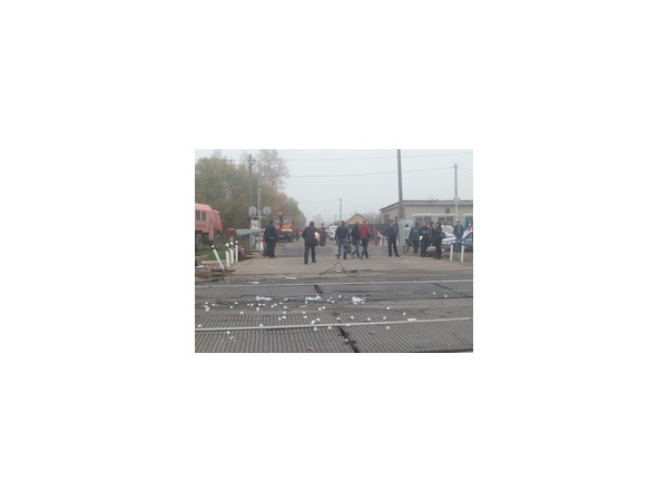 В подмосковном Михнево фура столкнулась с буксируемым электропоездом