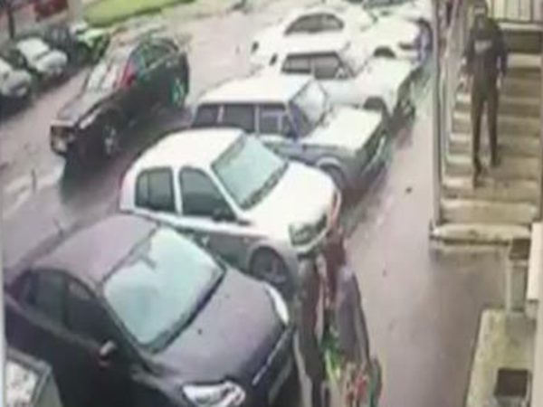 На Космонавтов угнали Mercedes за 9 млн