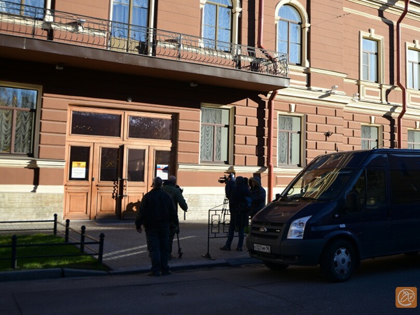 Всех трех братьев Ванчуговых везут в ГСУ МВД по Петербургу и Ленобласти