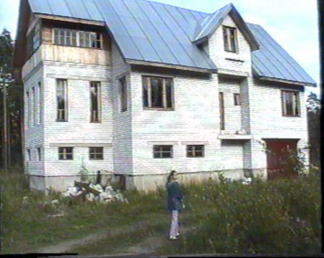 2001 год, когда согласно договору купли-продажи строительство дома завершено на 68% (фото из личного архива Василия Шабаева)