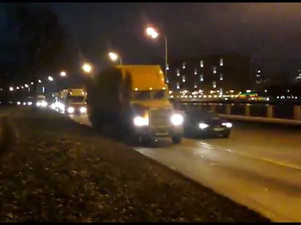Дальнобойщики выехали на Октябрьскую набережную