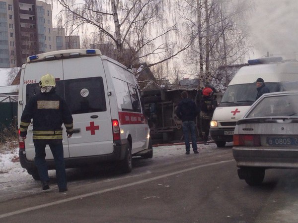 «Догонялки» маршруток в Петербурге закончились ДТП с перевертышем