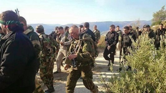Российские десантники и бойцы "Хизбаллы" возвращаются на базу со спасенным летчиком, https://twitter.com/Syria_Protector