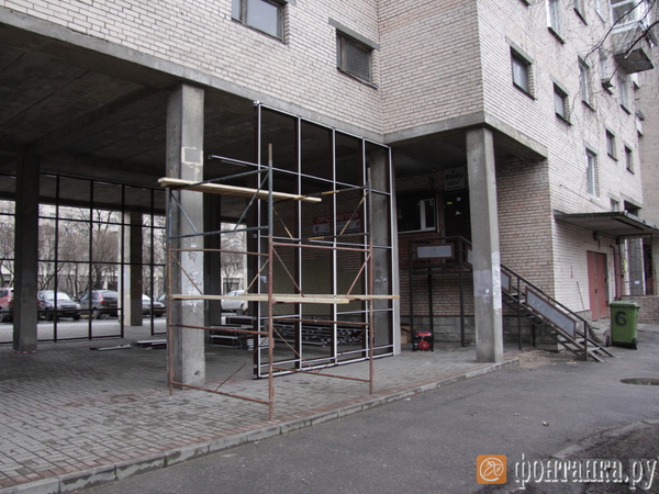 Полиция не смогла остановить самовольное строительство на Бухарестской