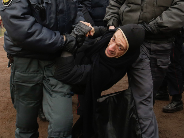 Акционист Павленский задержан за поджог здания ФСБ на Лубянке