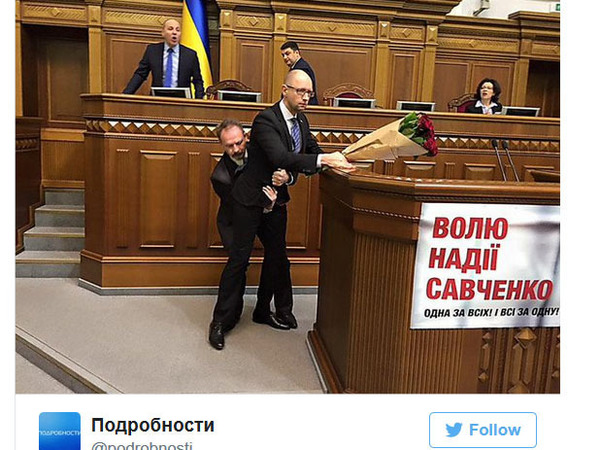 В Верховной раде Украины началась драка возле президиума, Яценюка вынесли