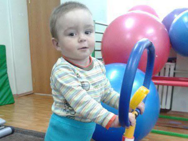 Маленькому Илье нужна помощь взрослых