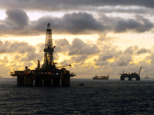 В очереди за прививкой от "нефтяной иглы"