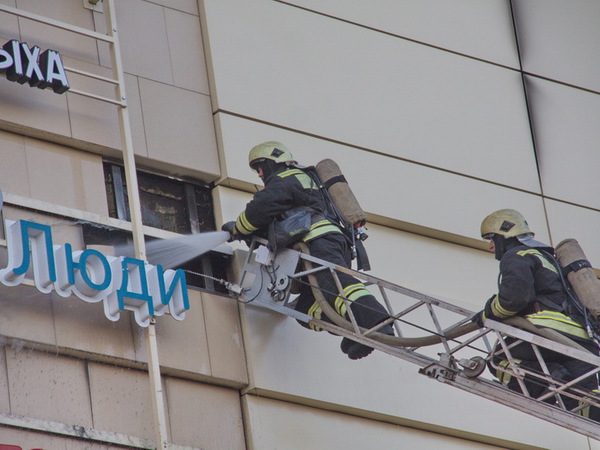 Пожар в ТРК "Европолис" потушен