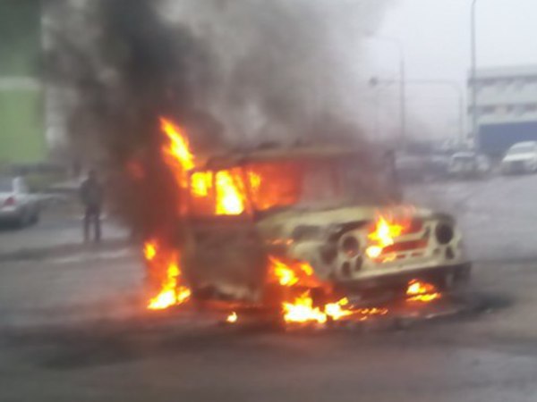 Очевидцы: На Муринской дороге из автоматов расстреляли автомобиль