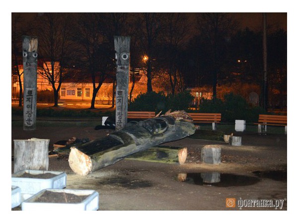 Очевидцы: В парке Сосновка неизвестные спилили идолов Чансын