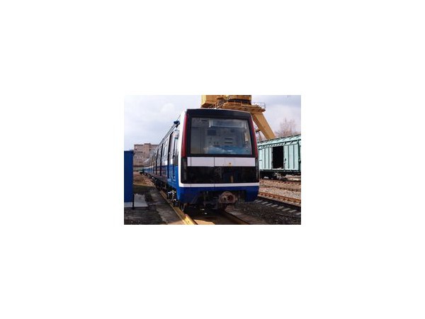 В метро Петербурга поступил первый состав «Юбилейный» производства «Трансмашхолдинга»