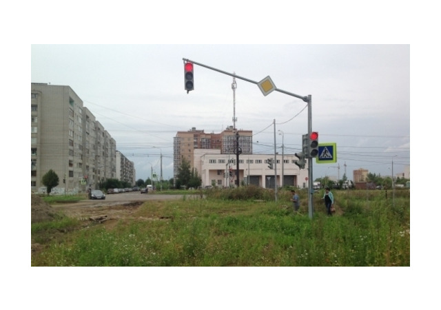 В Ярославле светофор поставили в чистом поле