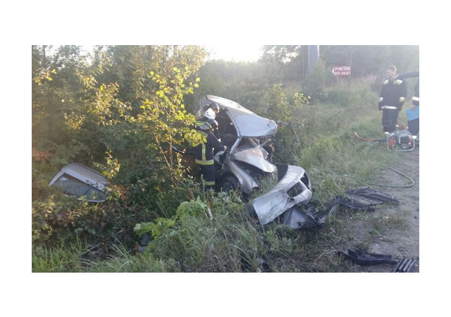 Pajero собрал две машины на «встречке» в Ленобласти, один из водителей погиб