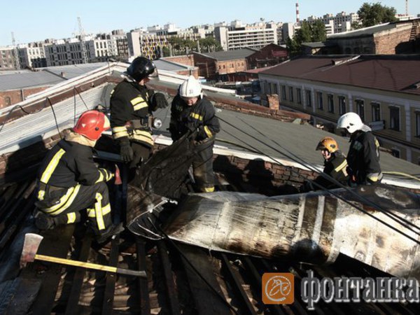 Пожар в торговой зоне на Лиговском потушили